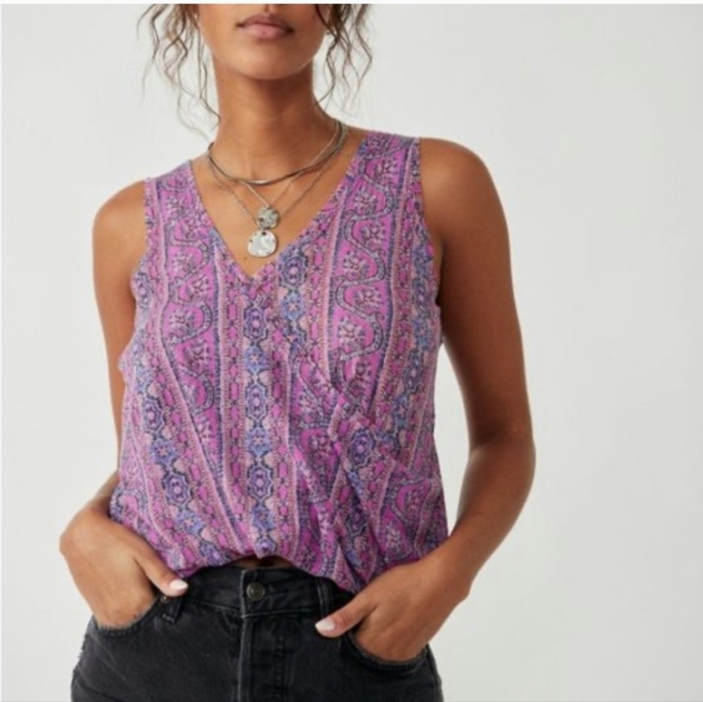 Free People Sleeveless V-Neck Pink Paisley Print Tank Top